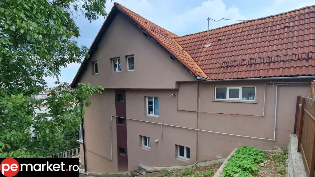 Vilă spațioasă de vânzare – Livada Poștei, Brașov - pemarket.ro