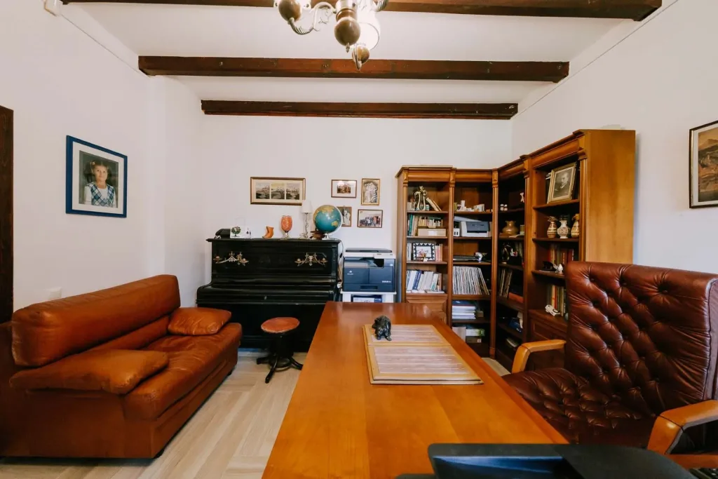 Farmec interbelic cu o gradina de poveste - pemarket.ro