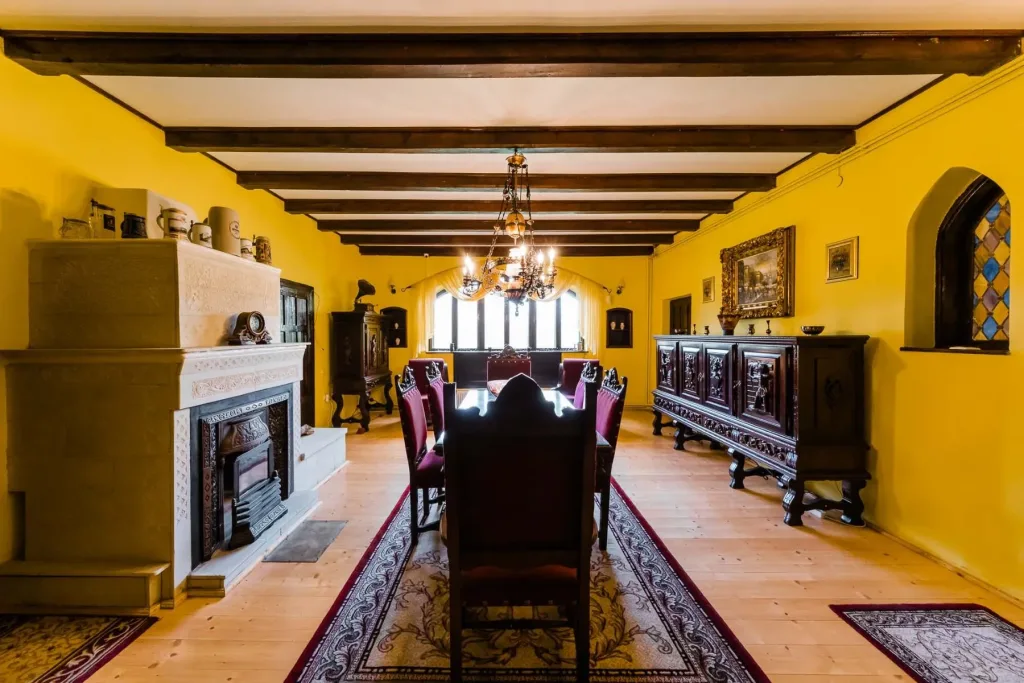 Farmec interbelic cu o gradina de poveste - pemarket.ro