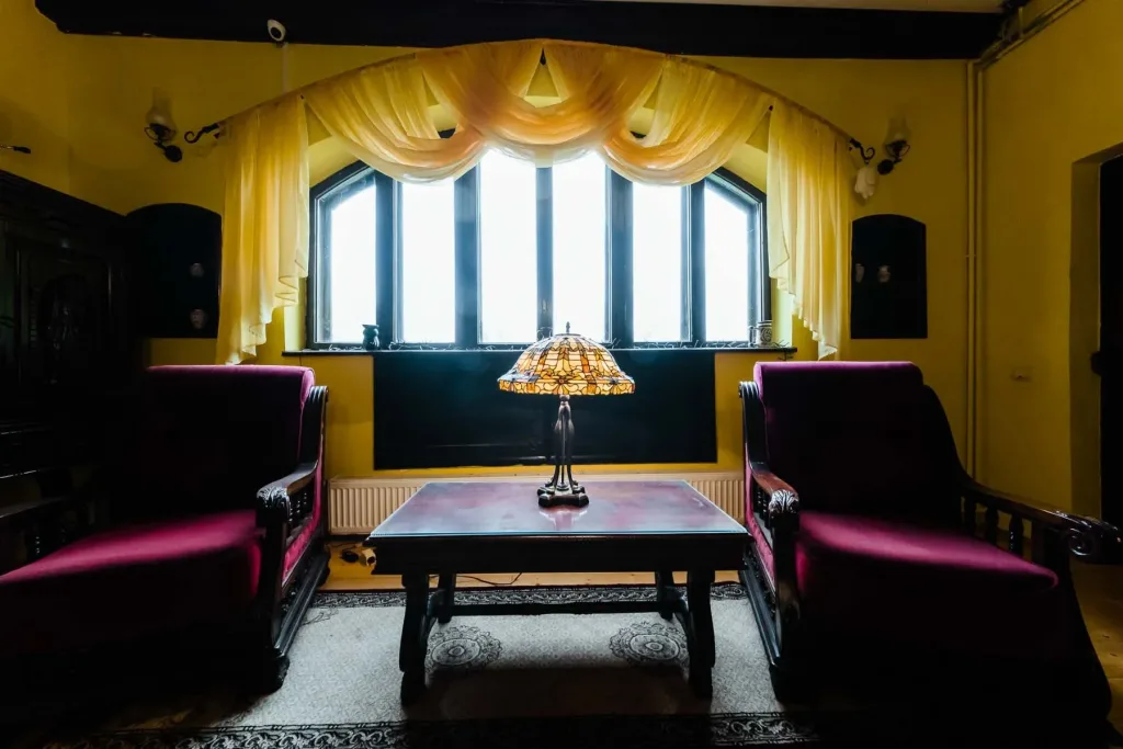 Farmec interbelic cu o gradina de poveste - pemarket.ro