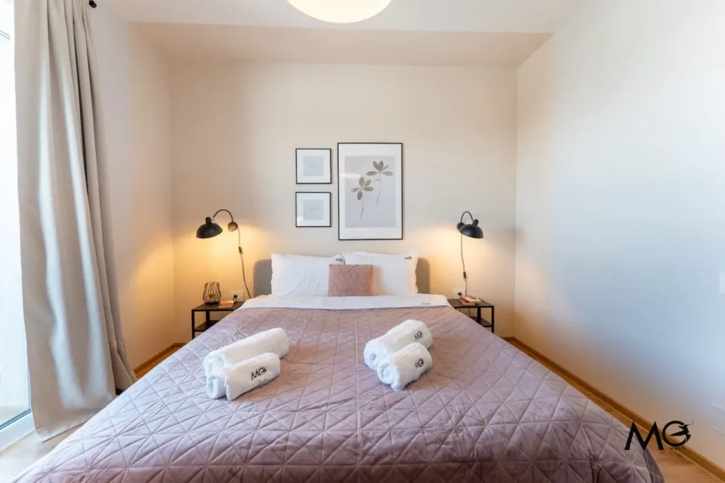 MoHost D’or | Elegant Mountain-View Apartment - pemarket.ro