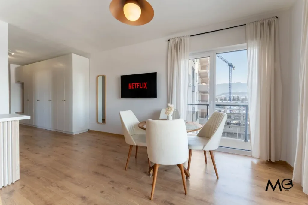 MoHost D’or | Elegant Mountain-View Apartment - pemarket.ro