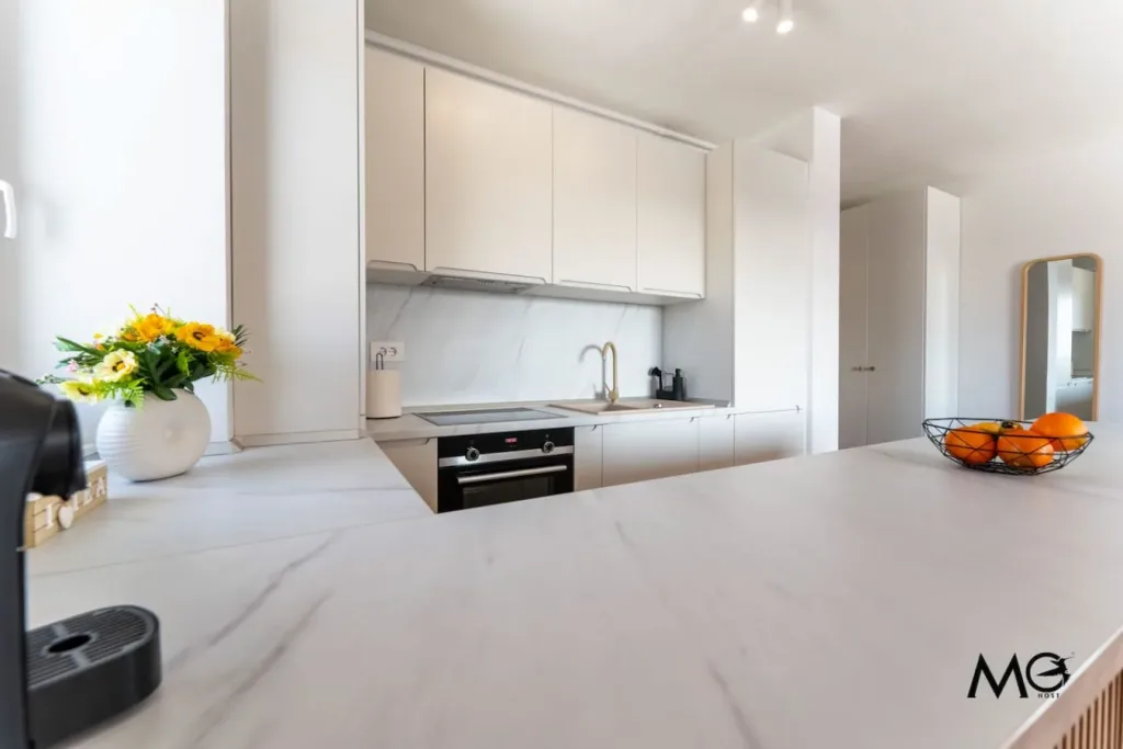 MoHost D’or | Elegant Mountain-View Apartment - pemarket.ro