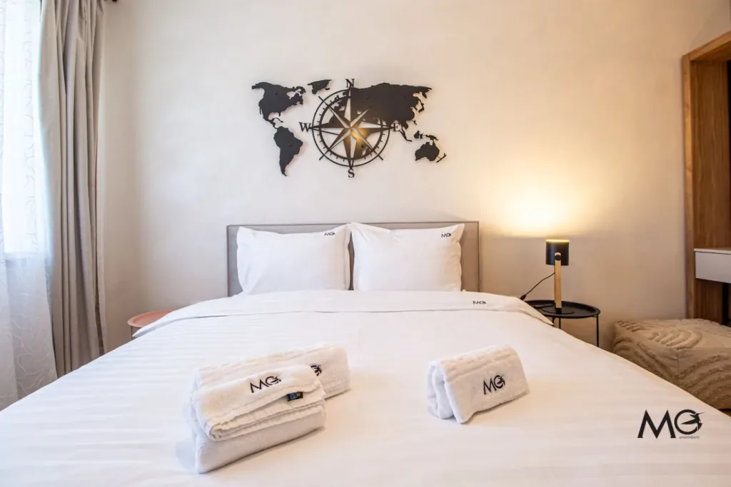 MoHost Pop | Chic Urban Retreat with Views - pemarket.ro