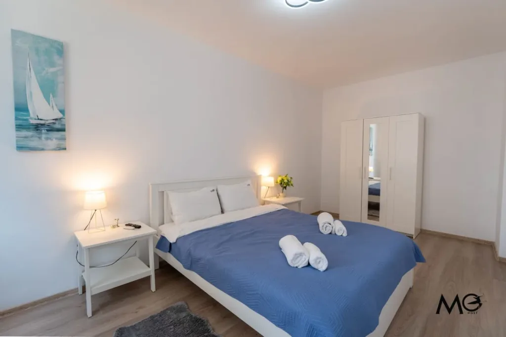 MoHost Spot | Elegant City Retreat - pemarket.ro