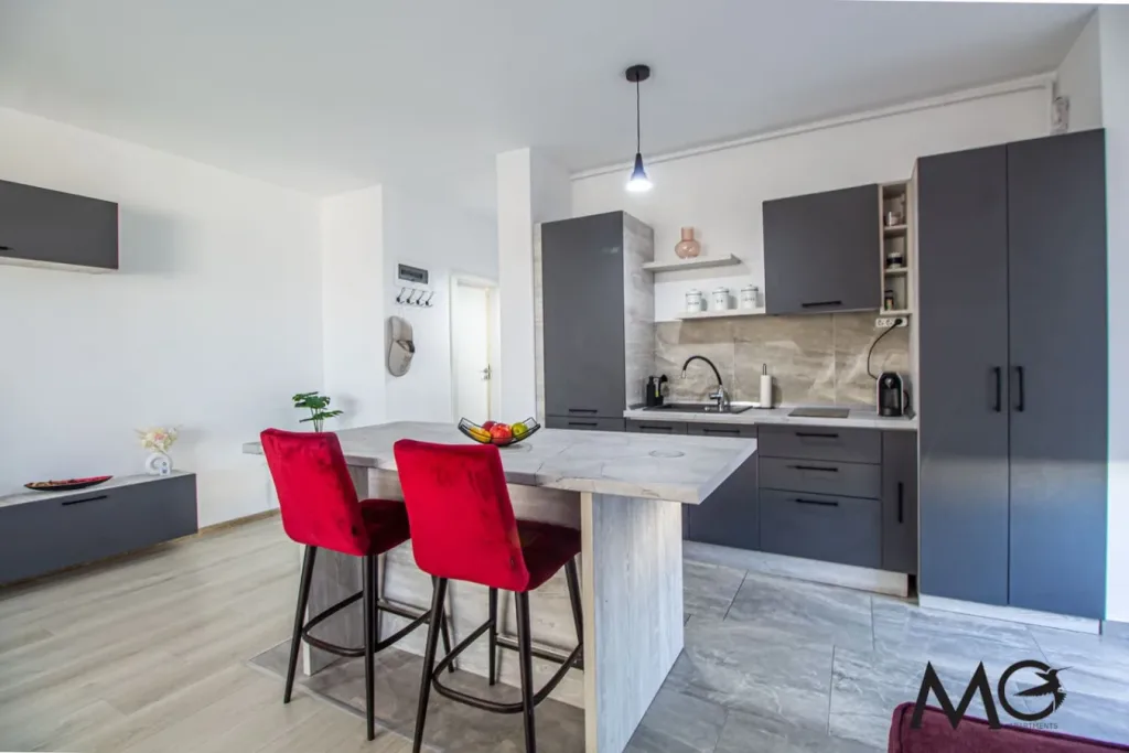 MoHost Two | Luxe Retreat with Mountain Views - pemarket.ro