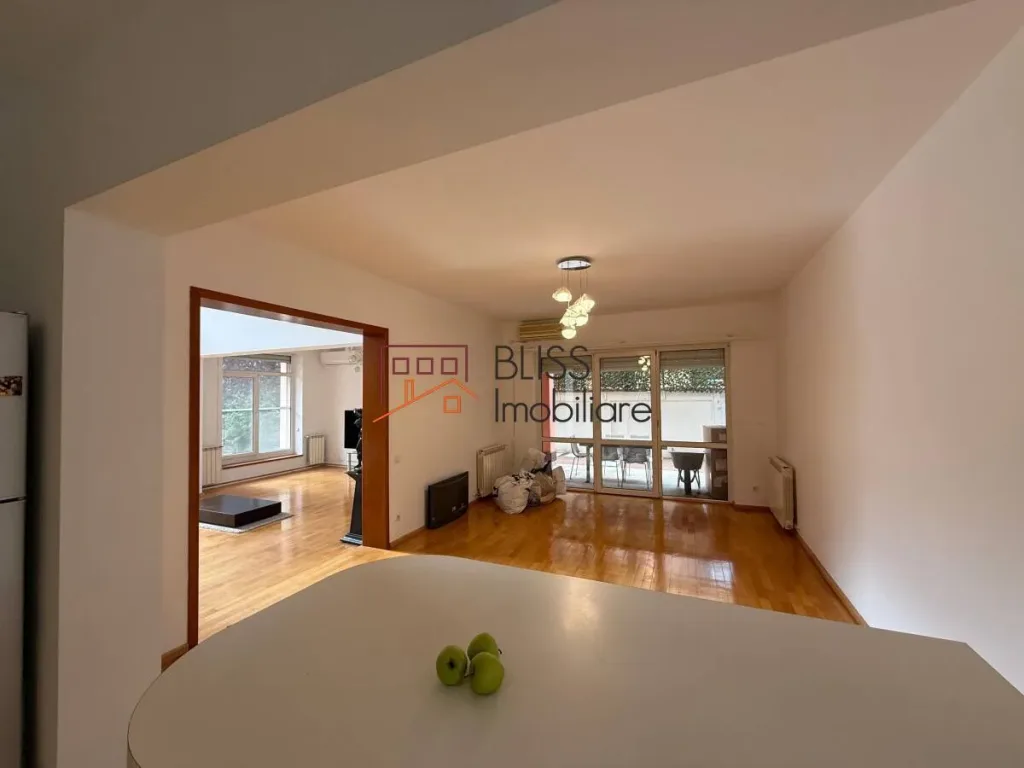 Vilă Spațioasă cu 7 Camere si Gradina - pemarket.ro