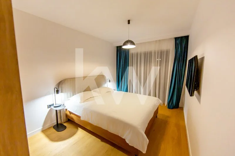 Apartament Elegant cu 3 Camere În Zonă Centrală - pemarket.ro