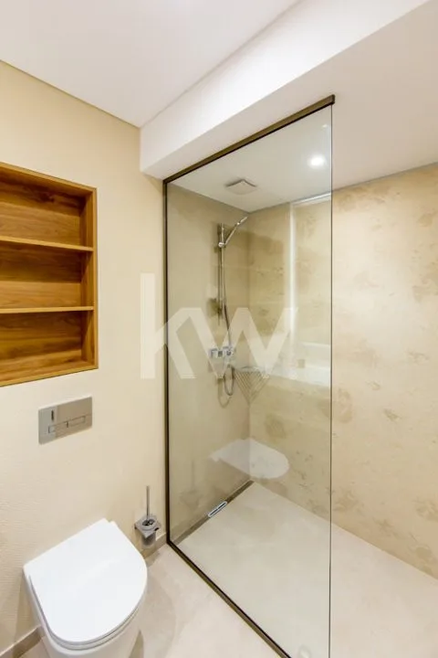 Apartament Elegant cu 3 Camere În Zonă Centrală - pemarket.ro