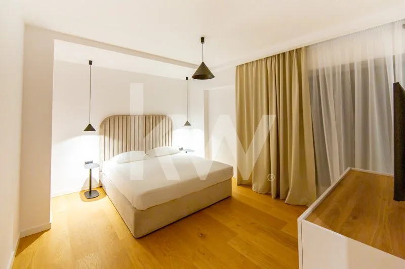 Apartament Elegant cu 3 Camere În Zonă Centrală - pemarket.ro