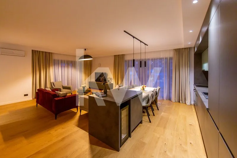 Apartament Elegant cu 3 Camere În Zonă Centrală - pemarket.ro